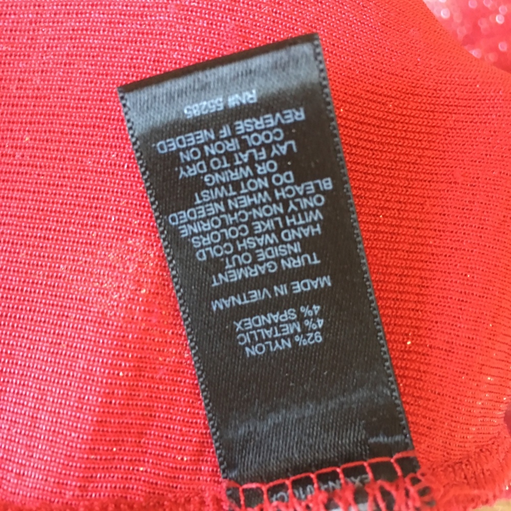 Set Domain Blk Sweater w/ Red & Black Sequin Cami - Picture 3 of 8